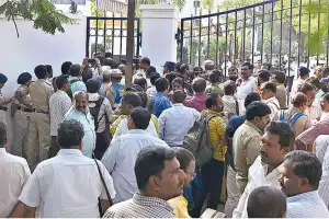 TGSRTC workers warn of strike, issue notice to management
