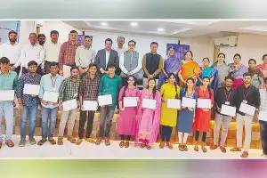 Top students at JNTUH receive scholarships