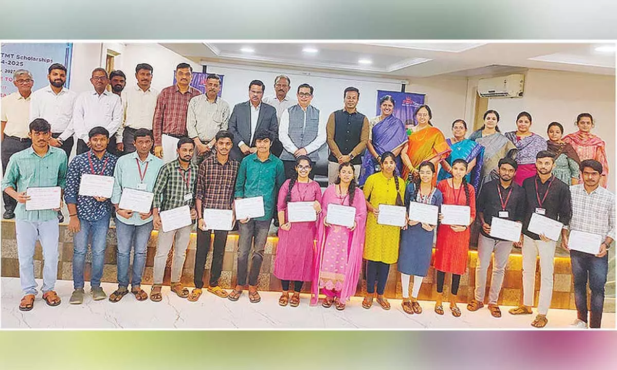 Top students at JNTUH receive scholarships