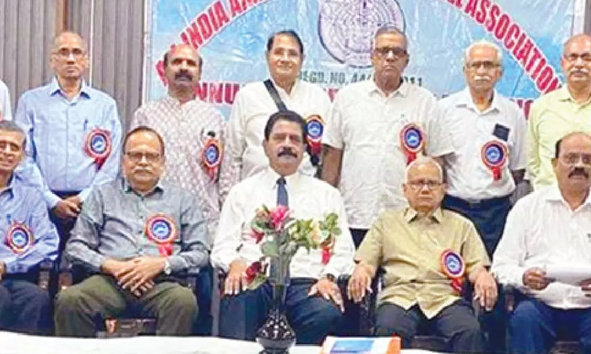 Airlines Association honors retirees