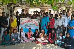 Arts College Students Explore Ancient Temple on Field Trip