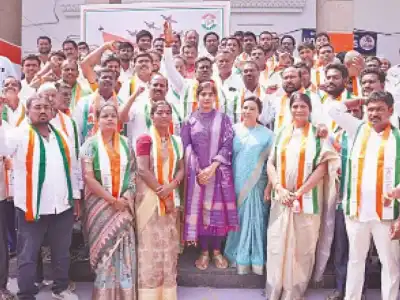 Blow to Errabelli as key supporters switch to Congress
