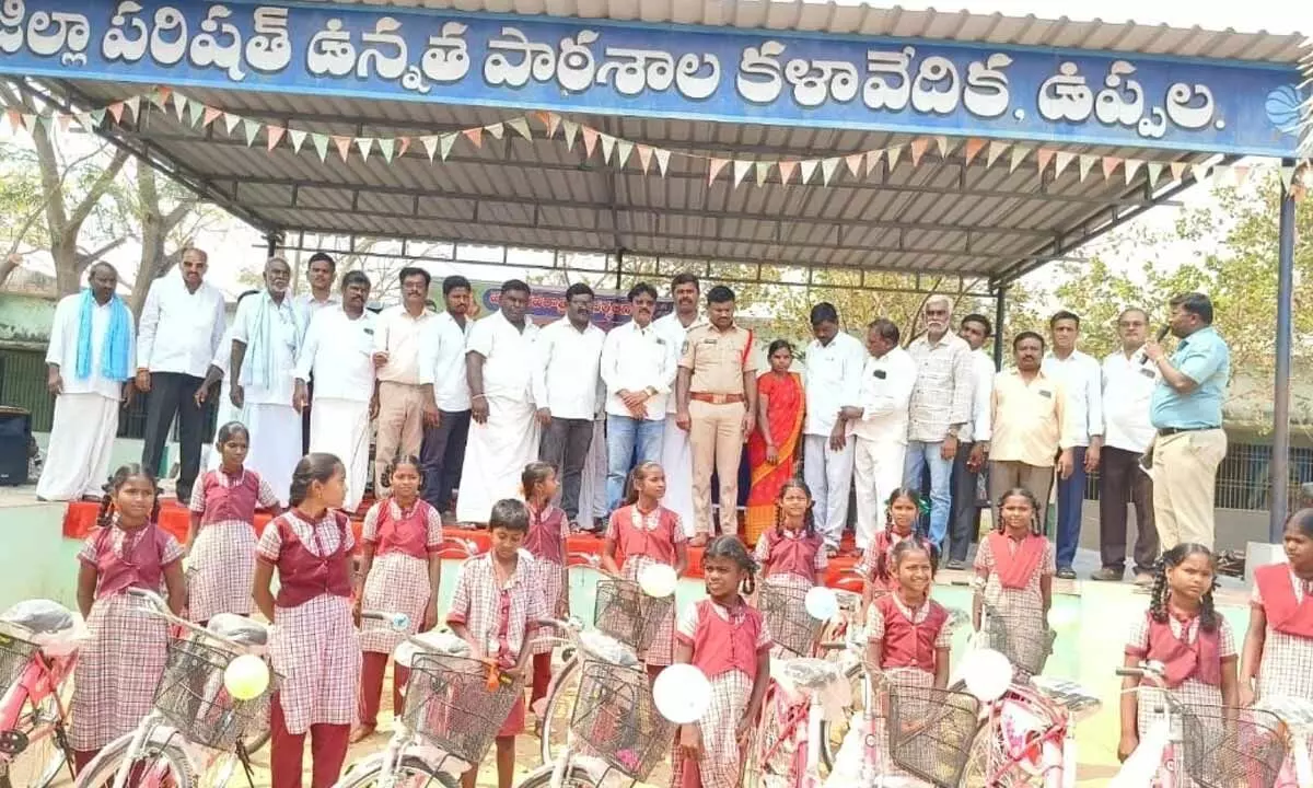 Businessman Gives Bicycles to School Students in Uppala Village