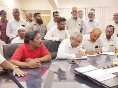 Calls increase to keep Asadullah as Waqf Board CEO