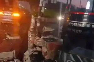Car causes chaos at Jubilee Hills check post, no injuries reported