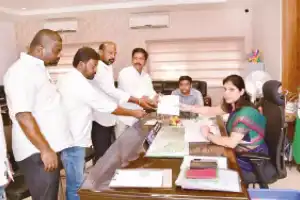 Close aide of Patancheru MLA files nomination for Graduates MLC poll