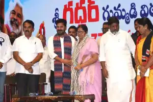 CM cautions BJP against disrespecting Gaddar