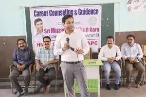 Collector advises students to study with a plan to reach their goals