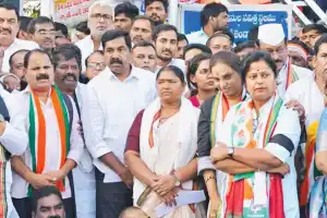 Congress stages massive protest against Centre over TG neglect