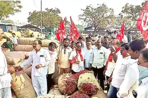 CPM criticizes Centre and State for neglecting farmers’ struggles