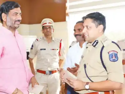Cyberabad CP praises officers for bravery in firing incident