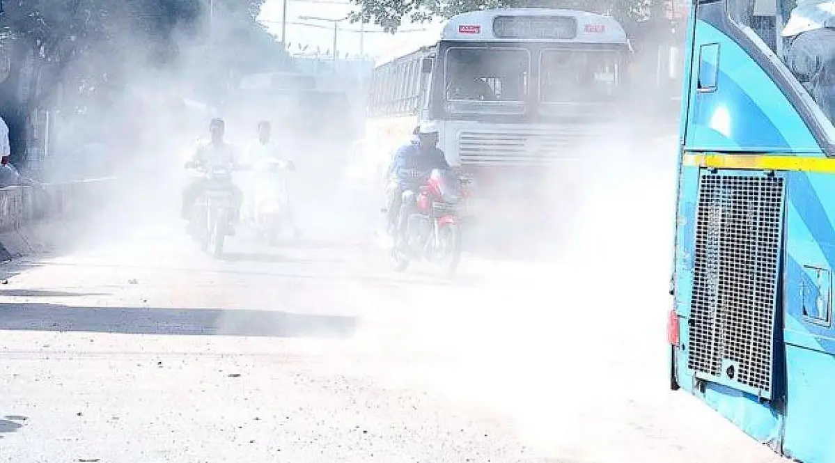 Unfinished Road Works Turn Tolichowki into a Dust Cloud, Residents Struggle