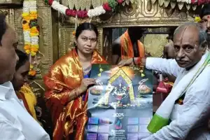 Former ZP Chairperson Sarithamma and Ex-Municipal Chairman B.S. Keshav Join Annadanam Event at Maldakal Temple