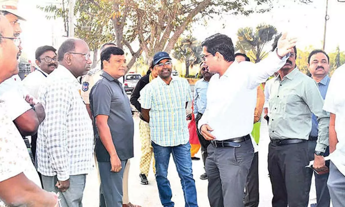 GHMC chief reviews H-CITI projects in Serilingampally