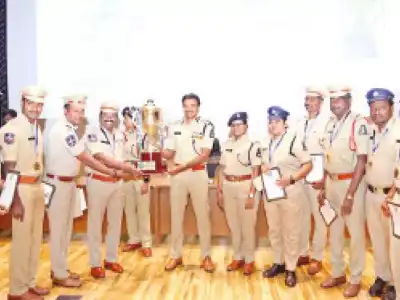 Hyderabad Police Commissioner honors outstanding officers