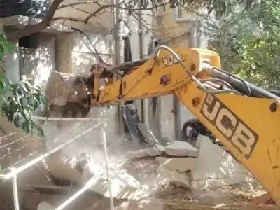 HYDRA intensifies bulldozer operations, demolishes illegal buildings