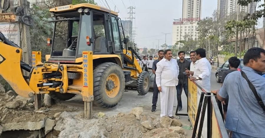 MLA Arekapudi Gandhi Ensures Quick Restoration of Burst Water Pipeline in Miyapur