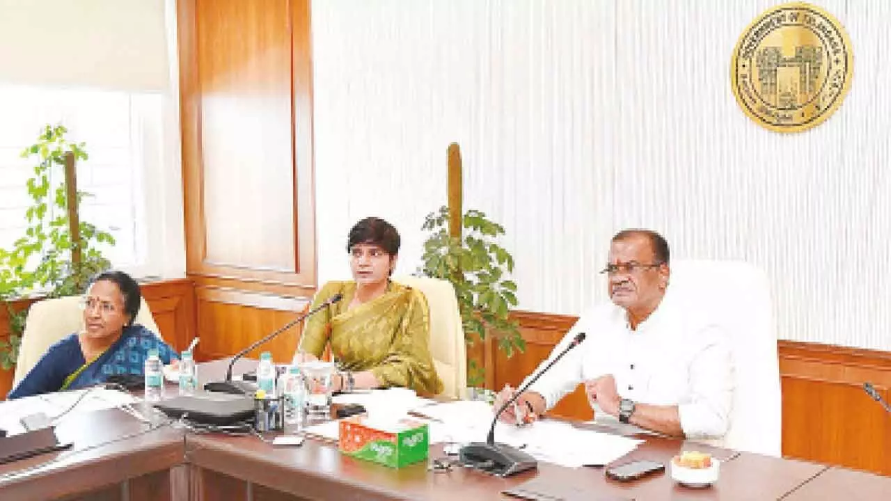 Komatireddy calls for immediate repairs to damaged roads