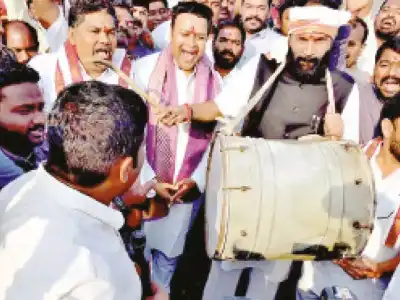 Minister Uttam Kumar attends Peddagattu Jatara and offers prayers