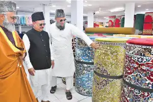 Musalla prayer rugs from Madina popular among worshippers during Ramzan