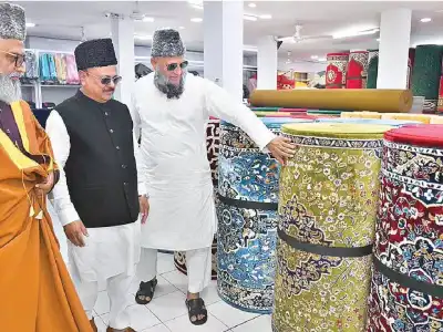 Musalla prayer rugs from Madina popular among worshippers during Ramzan