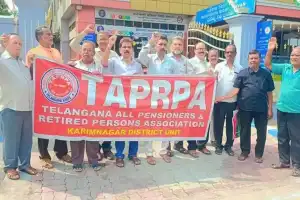 Pensioners protest demanding a pension increase