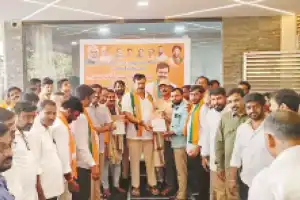 Ponguleti Sudhakar supports BJP MLC candidate in campaign