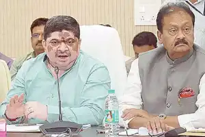 Ponnam conducts review meeting before Ramzan