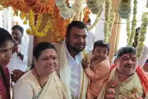 Ponnam visits Vargal Saraswati temple