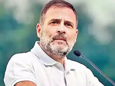 Rahul Gandhi’s Unexpected Telangana Visit: Engages with Students on Train Journey