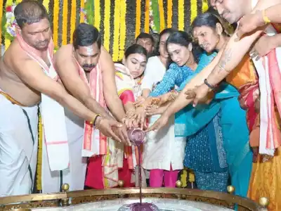 Temples echo with Shiva chants as politicians and officials offer prayers