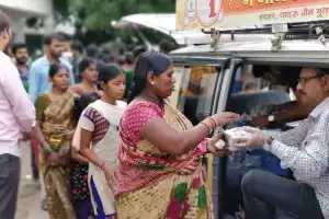 The Jain ‘Gareeb Rath’ provides food for the needy in the city