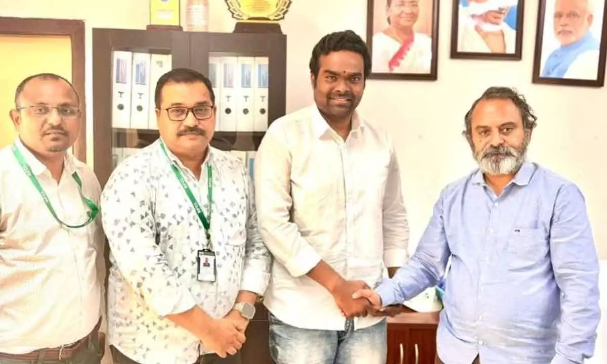 Union leader praises urea production at RFCL