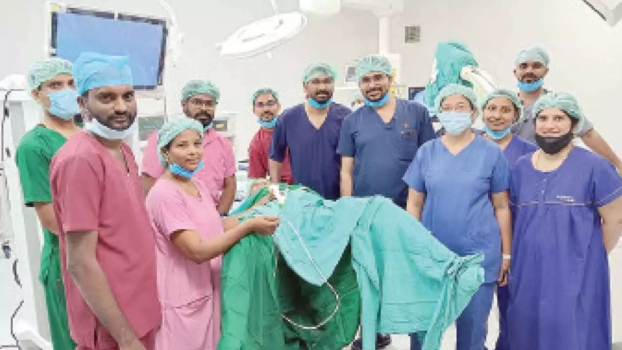 90-year-old undergoes successful kidney stone removal surgery