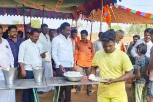 BRS Leader Basu Hanumantu Naidu Arranges Annadanam for Srisailam Pilgrims in Balgera
