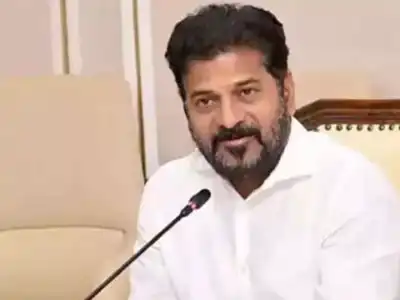 CM emphasizes strong ties with high command