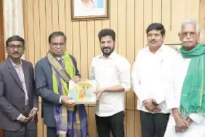 CM seeks more NABARD loans for women’s SHGs in Telangana