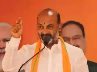 Congress will give a return gift to Bandi, says Sridhar Babu