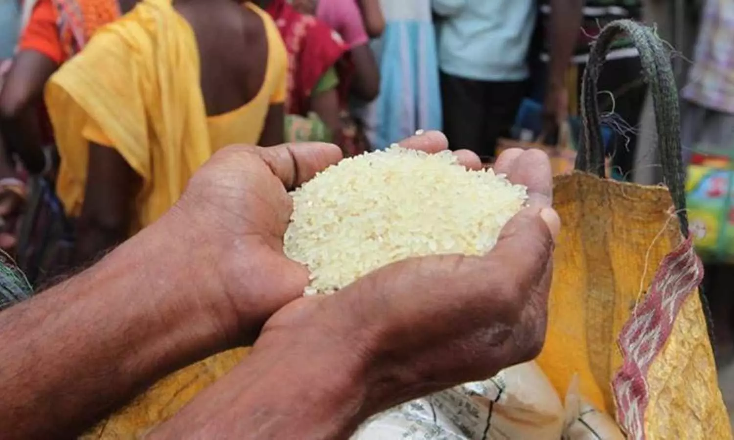 Government to Start Distributing Fine Rice at Ration Shops Next Month