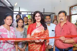 Handloom India Expo 2025 Highlights Beautiful Weaves in Hyderabad