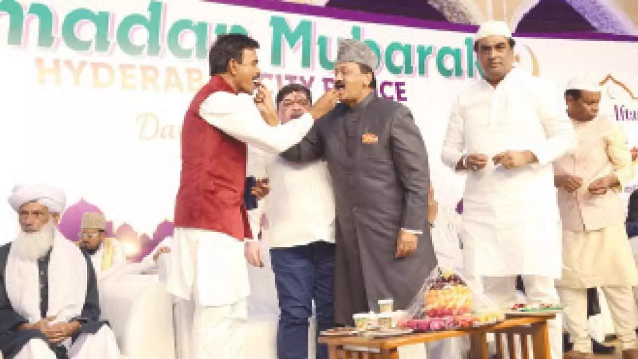 Hyderabad police organize Dawat-e-Iftar