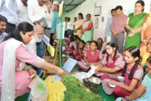 Karimnagar students sell vegetables at Rythu Bazaar