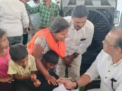 Komatireddy demonstrates his kindness