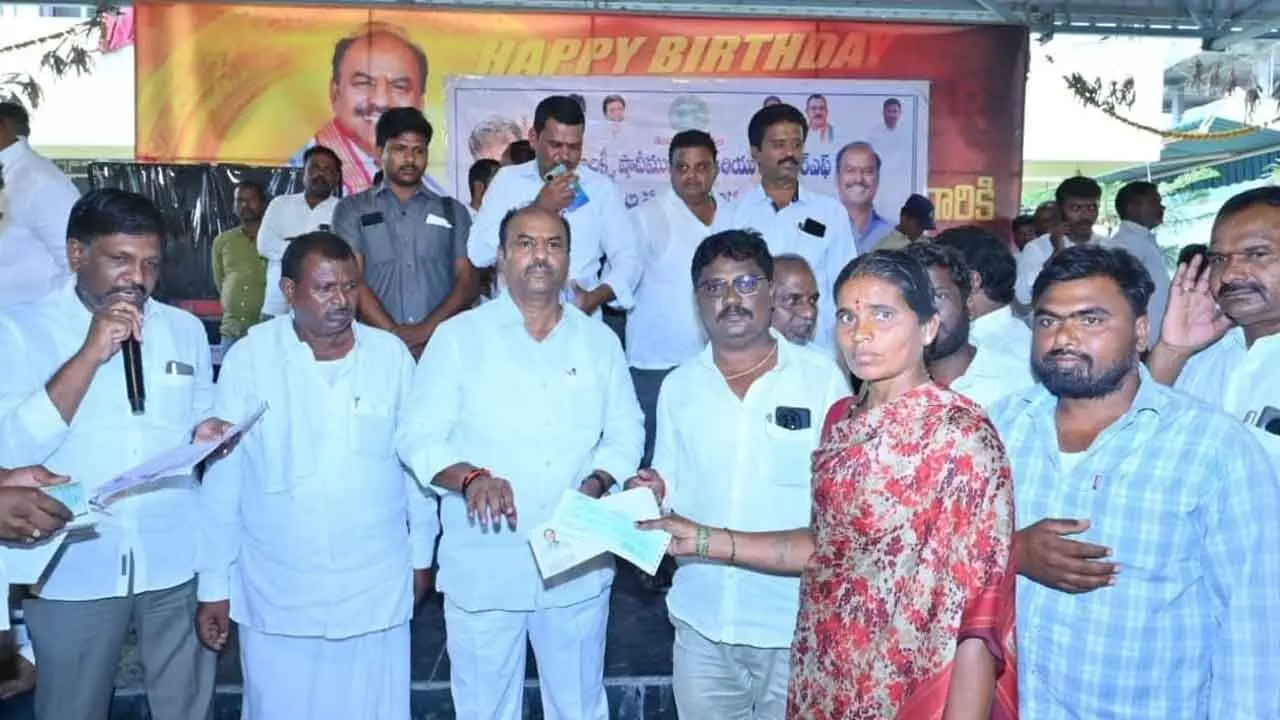 MLA Bandla Krishna Mohan Reddy Hands Out Kalyana Lakshmi and Shaadi Mubarak Cheques to 900 Beneficiaries in Gadwal