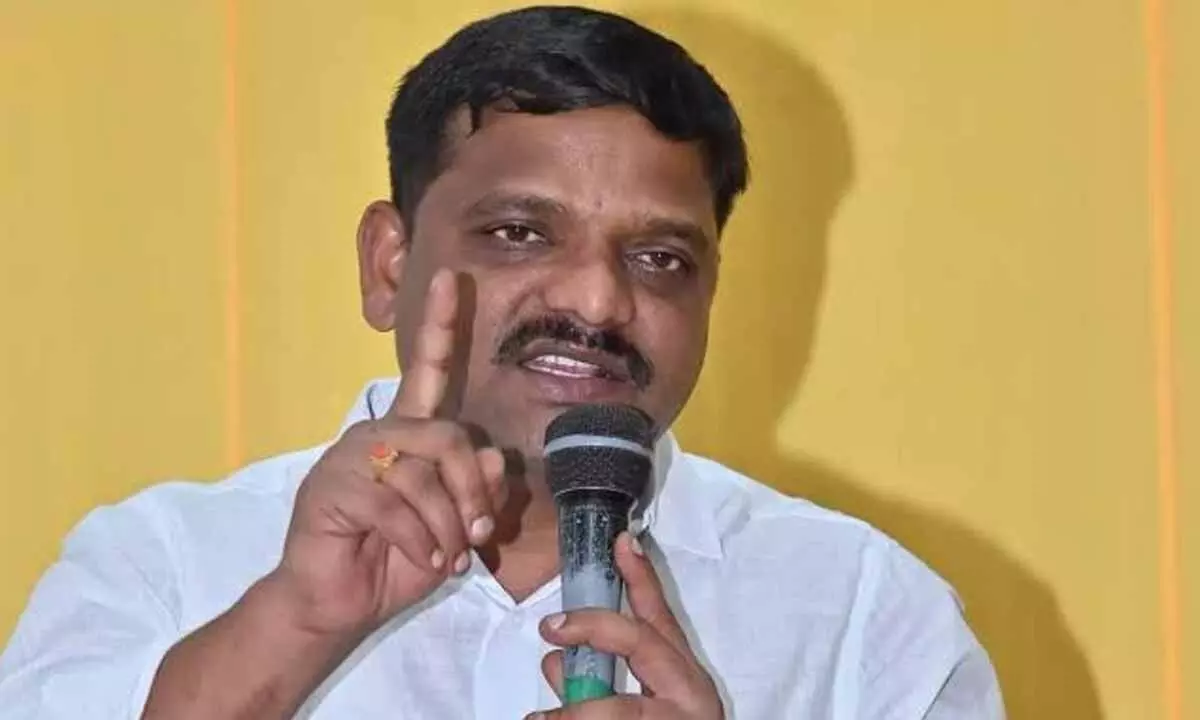 MLC Teenmar Mallanna suspended from Congress for opposing party