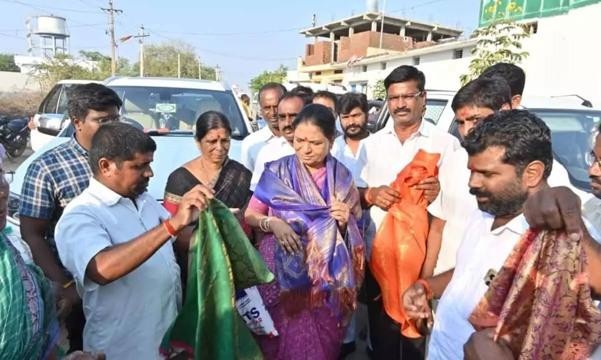MP DK Aruna Stresses BJP’s Role in Development at Mahbubnagar Event