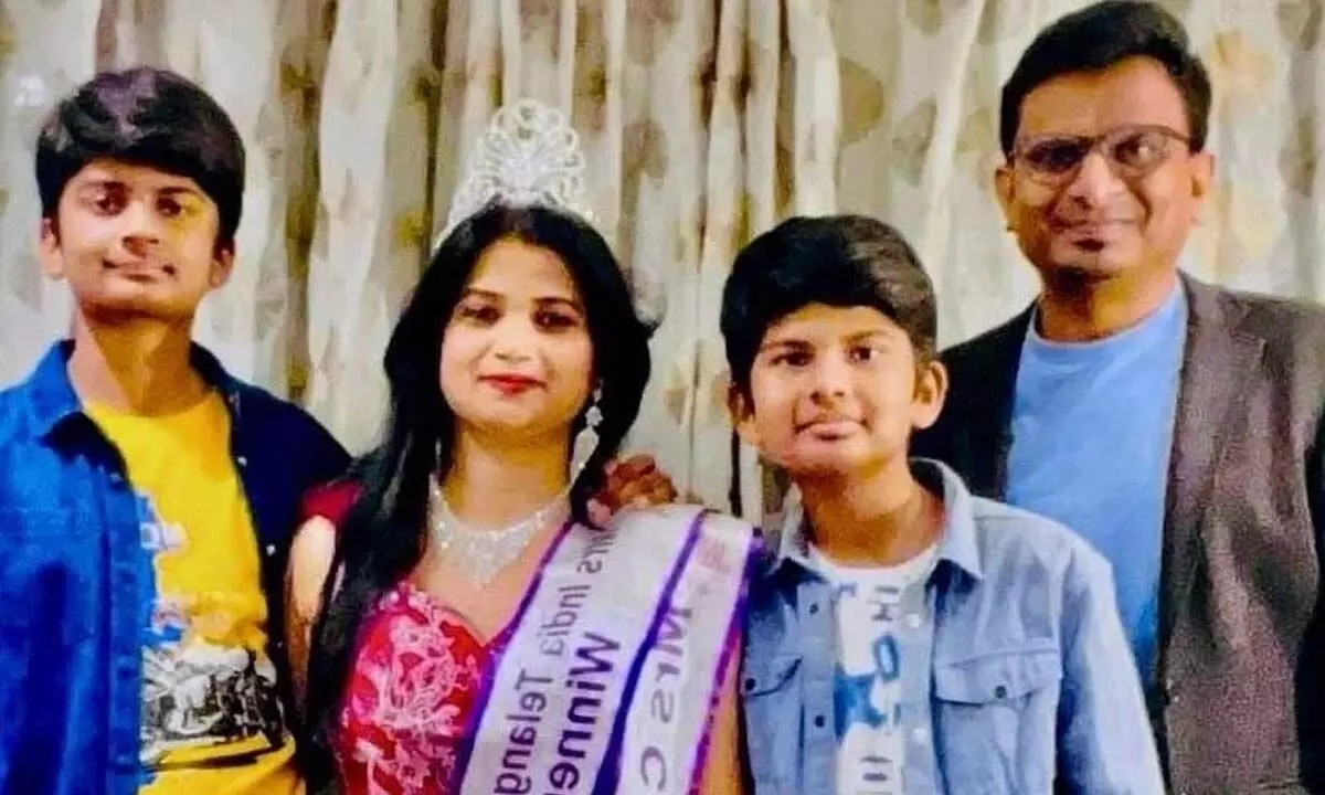 NRI Winner Bindu Priya to Represent Telangana in Mrs India 2025 Competition