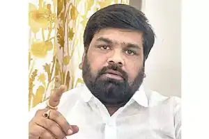 Photos of Congress leaders with MLA Bandla cause controversy
