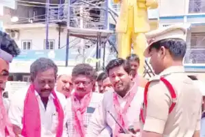Police prevent BRS leaders from burning Jagadish Reddy’s effigy after Assembly suspension