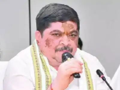 Ponnam criticizes BRS for protesting MLA suspensions